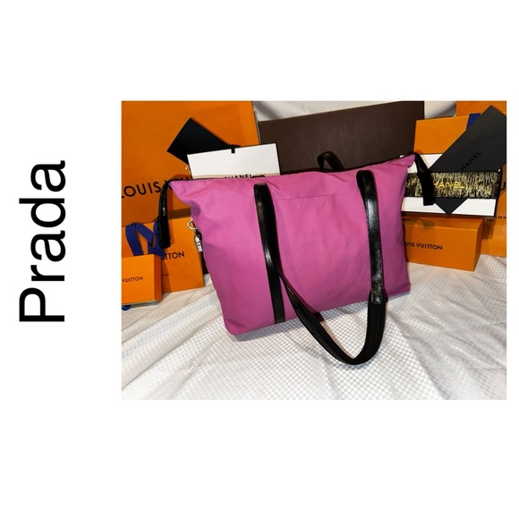 Prada X-Large Orchid Tote bag with padlock - Picture 1 of 12